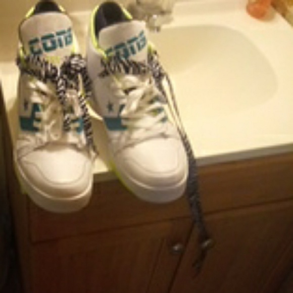 Shoes - Picture 2 of 4